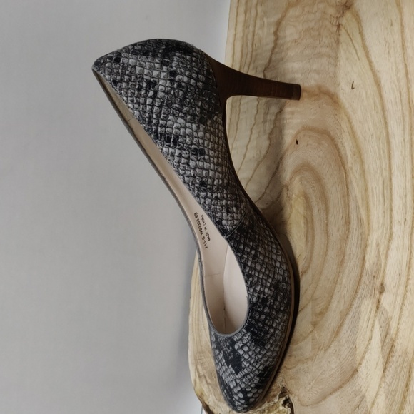 Cole Haan Grey Snake Skin Heels, Size 6B - Picture 7 of 14